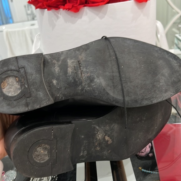 end clsssic black leather farragamo lace up shoe - Picture 4 of 4